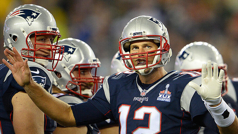 Tom Brady hat einen neuen Meilenstein in seiner Karriere erreicht: 400 Touchdown-Pässe haben vor ihm nur drei Quarterbacks geschafft. Tom Brady hat einen neuen Meilenstein in seiner Karriere erreicht: 400 Touchdown-Pässe haben vor ihm nur drei Quarterbacks geschafft.