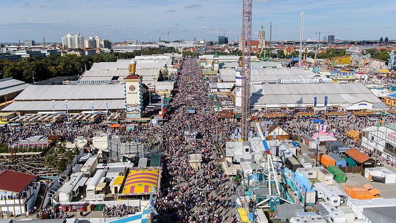Lockt jedes Jahr Millionen Menschen nach München: Das Oktoberfest auf der Theresienwiese. Lockt jedes Jahr Millionen Menschen nach München: Das Oktoberfest auf der Theresienwiese.