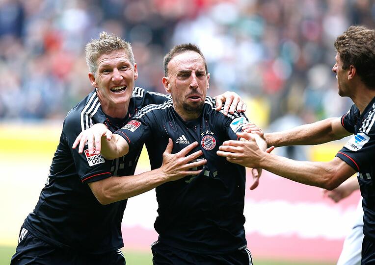 25.: Gladbach - FCB 3:4. Ribéry-Traumtor, Heynckes weint in seiner Heimat.