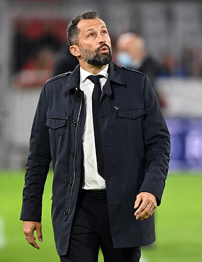 Von Gravenberch angetan: Bayern-Sportboss Hasan Salihamidzic. Von Gravenberch angetan: Bayern-Sportboss Hasan Salihamidzic.