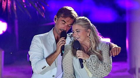 Florian Silbereisen und Beatrice Egli bei der "Schlagerstrandparty 2023".