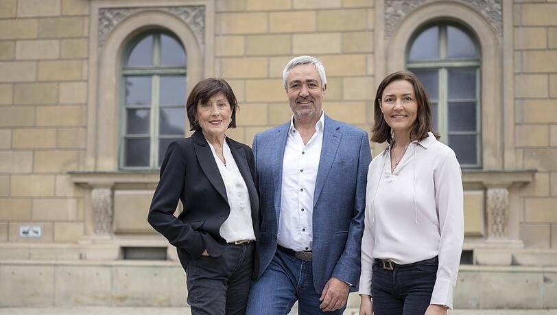 Die Holz-Leute-Familie: Christine Österle-Fackler (l.), Florian Fackler, Stephanie Strobl.