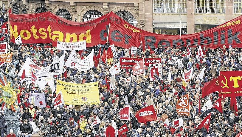 "Wir zahlen nicht für eure Krise": Unter diesem Motto gingen am Wochenende zehntausende auf die Straße. "Wir zahlen nicht für eure Krise": Unter diesem Motto gingen am Wochenende zehntausende auf die Straße.