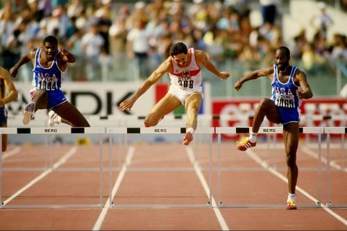 Ein Duell, das die Leichtatheltik-Welt begeisterte: US-Star Edwin Moses (r.) und sein Dauerkonkurrent Harald Schmid.