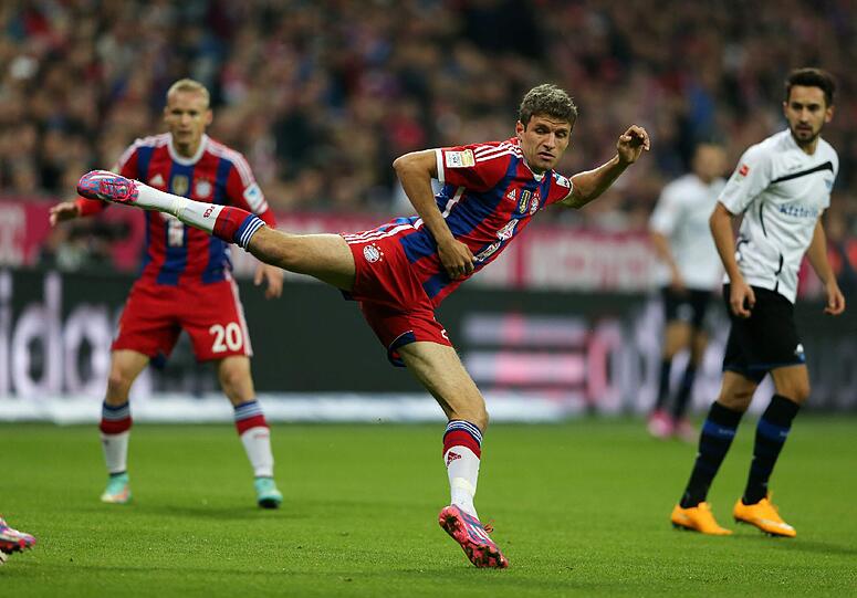 Thomas Müller: Bereitete die frühe Führung durch Götze hervorragend vor. Unterstützte als zweite Spitze Lewandowski. Schuf viel Raum für seinen Sturmpartner und verhalf dem Polen so zu weit mehr Chancen. Krönte seine Leistung mit dem 4:0. NOTE: 2