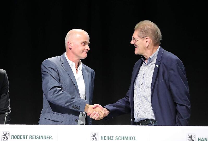 Die Bilder von der Mitgliederversammlung der Münchner Löwen im Zenith.
