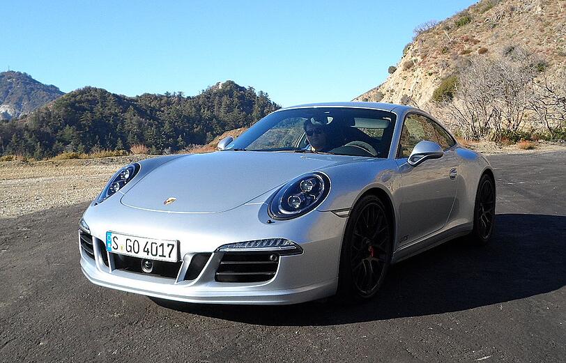 Der neue Porsche 911 Carrera GTS ist eine Sportmaschine mit hoher Alltagstauglichkeit. Er bringt es auf 430 PS und über 300 km/h Spitze.