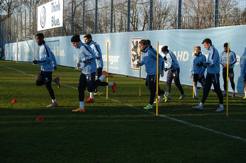 Die Löwen übten bei der Trainingseinheit am Dienstagnachmittag vor allem das Kombinationsspiel.