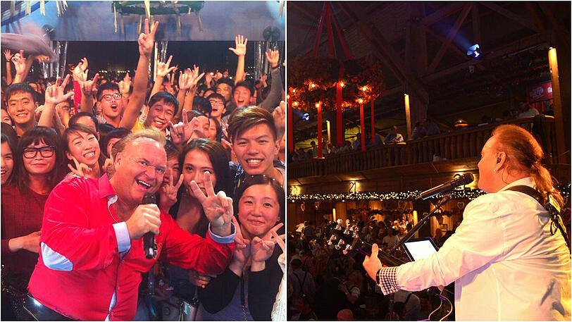 Michi Högl mit seinen Fans (l.): Auf die bayerische Musik der Högl Fun Band rasten die Oktoberfest-Besucher in Macau total aus. Rechts: Högl mit seiner Band im Weinzelt.