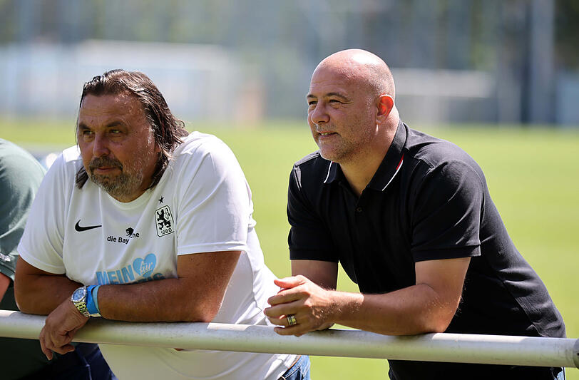 Allesfahrer Roman Wöll (links) und Ex-1860-Keeper Gabor Kiraly  als aufmerksame Beobachter.
