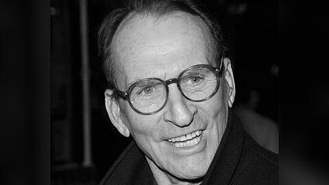 James Sikking wurde 90 Jahre alt.