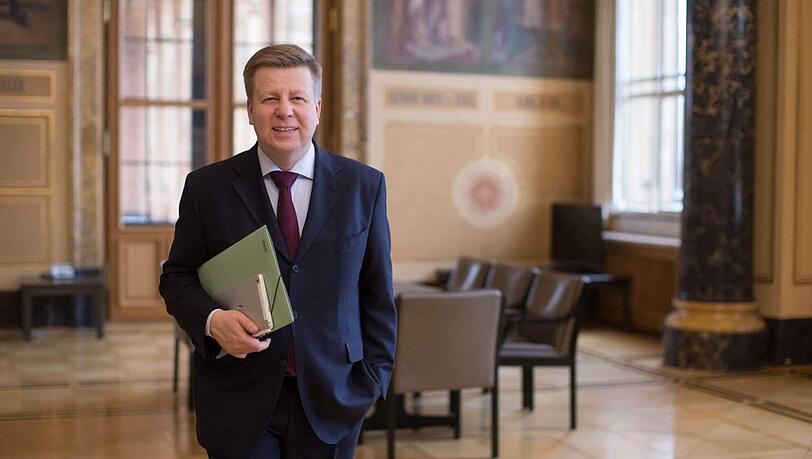 Der CSU-Landtagsabgeordnete Robert Brannek&auml;mper ist Kopf der B&uuml;rgerinitiative "Hochhausstop" und will die 155-Meter-Zwillingst&uuml;rme an der Paketposthalle verhindern. Mehr als 60 Meter hoch soll dort aus seiner Sicht kein Geb&auml;ude werden.