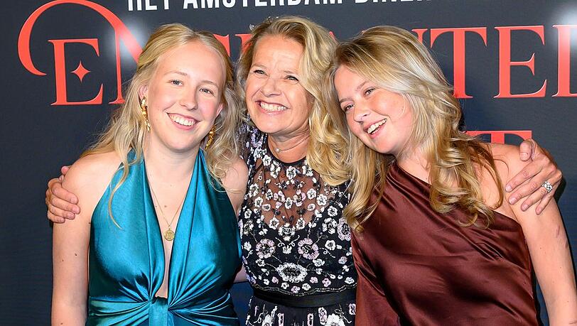 Prinzessin Mabel strahlte in Amsterdam zwischen Gr&auml;fin Luana (l.) und Gr&auml;fin Zaria.