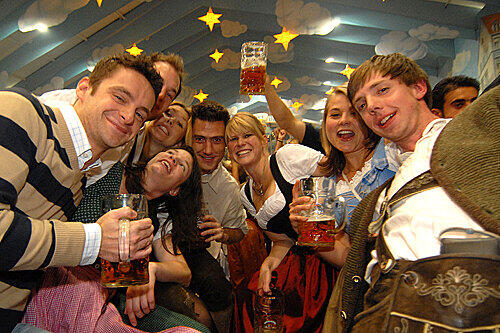 10 Regeln gilt es zu beherzigen, damit der Wiesn-Besuch zum fröhlichen Erlebnis wird.