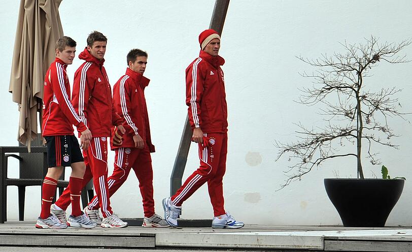 Am "Tag danach" nehmen die Bayern den Trainingsbetrieb wieder auf. Die Stimmungslage ist dabei deutlich erkennbar - die Bilder von der Säbener Straße .