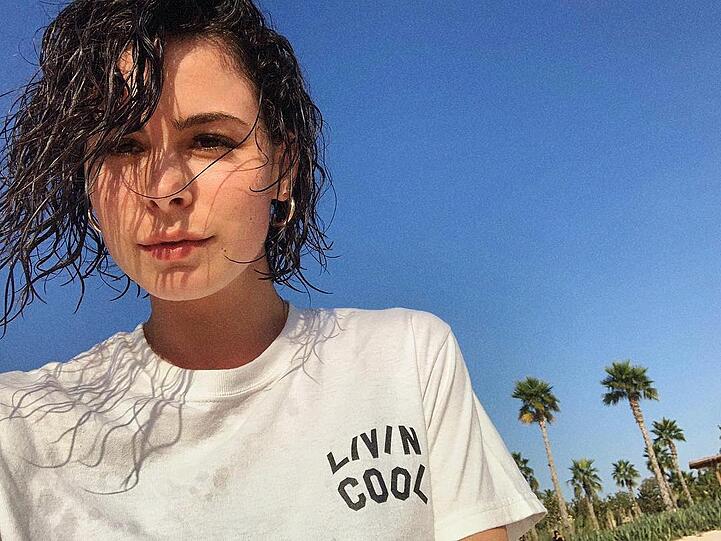 Lena verbringt ihren Urlaub auf Banana Island (Katar).