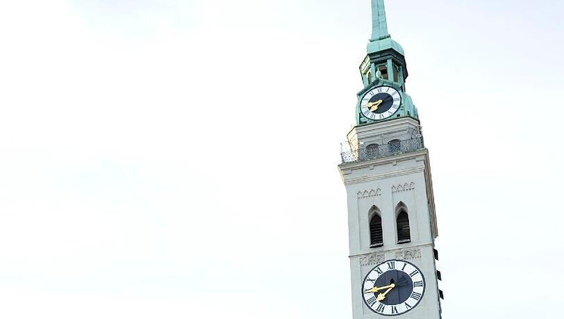 Der Turm des Alten Peter am Marienplatz. Der Turm des Alten Peter am Marienplatz.