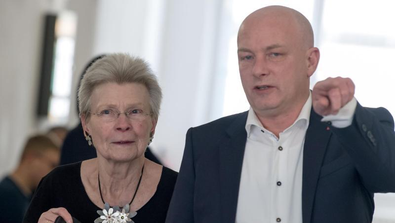 Der suspendierte Regensburger Oberbürgermeister Wolbergs (SPD) und die ehemalige Oberbürgermeisterin Meier (SPD). Foto: Peter Kneffel Der suspendierte Regensburger Oberbürgermeister Wolbergs (SPD) und die ehemalige Oberbürgermeisterin Meier (SPD). Foto: Peter Kneffel