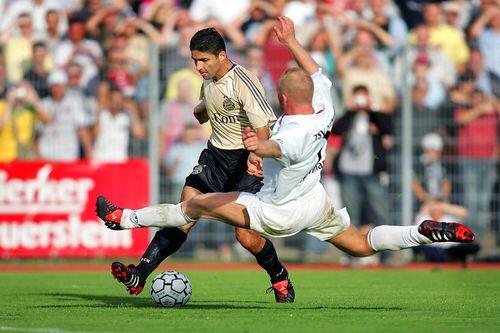 Ex-Bayern-Stürmer Vahid Hashemian handelte sich aufgrund seiner enormen Sprungkraft und Kopfballstärke den Spitznamen "Hubschrauber" ein.