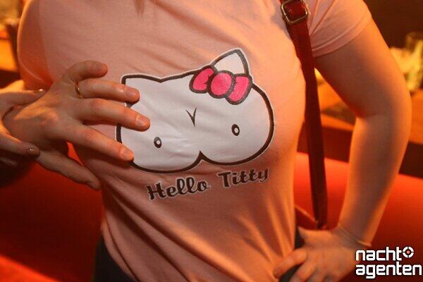 Nette Musik für nette Leute: Das Crux zieht mit "Nice!" auch Fans von Hello Titty an. Mehr Bilder unter: www.nachtagenten.de