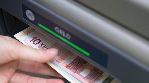 Banken sind grundsätzlich verpflichtet, auf Antrag ein Basiskonto ohne vorherige Prüfung der Person einzurichten.