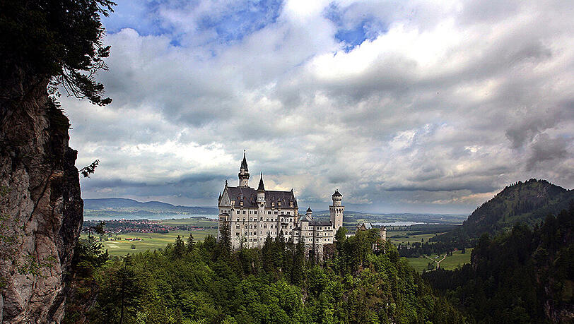 Weiterhin die Nummer Eins unter den bayerischen Schlössern und Burgen: Schloss Neuschwanstein. Weiterhin die Nummer Eins unter den bayerischen Schlössern und Burgen: Schloss Neuschwanstein.