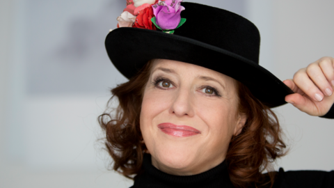 Luise Kinseher ist Kabarettistin und Schauspielerin. Bekannt wurde sie vor allem als Mama Bavaria auf dem Nockherberg.