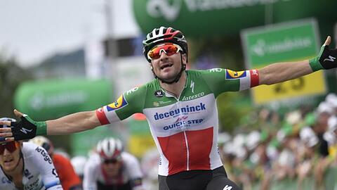 Italiens Sprintstar Elia Viviani will auch in Hamburg wieder jubeln.