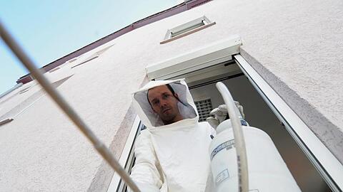 Ein falscher Kammerjäger mit Komplizin bestahl eine 80-jährige Frau in Neuperlach. (Symbolbild)