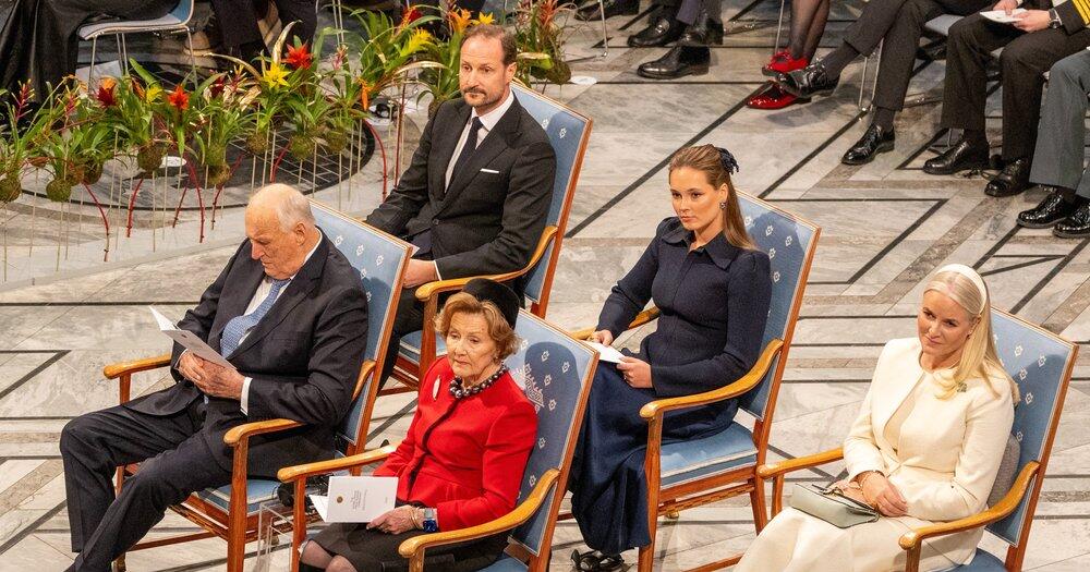 Nobelpreis-Deb-t-Ihre-Eltern-nehmen-Ingrid-Alexandra-in-die-Mitte