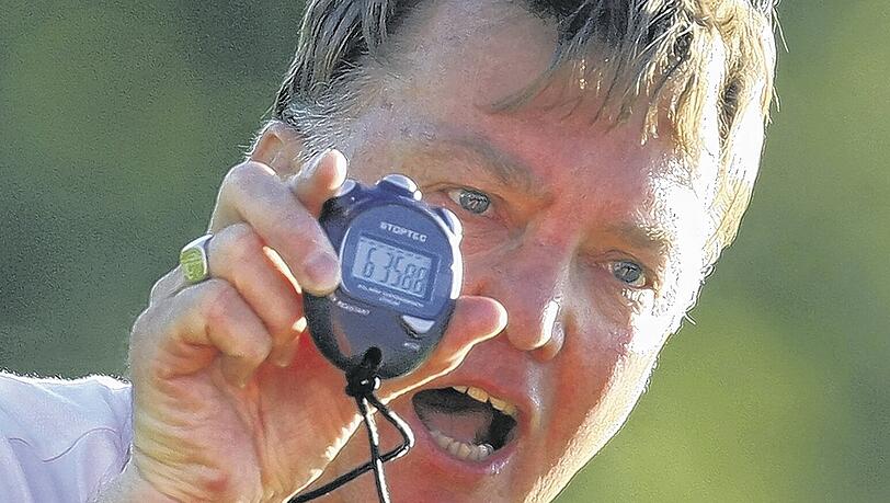 Zeit ist Louis van Gaal wichtig. Womöglich hat er in der Saisonvorbereitung zu wenig davon. Zeit ist Louis van Gaal wichtig. Womöglich hat er in der Saisonvorbereitung zu wenig davon.