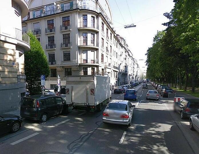 Eine blockierte Spur auf der Widenmayerstraße.