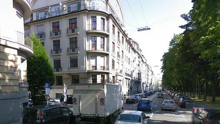 Eine blockierte Spur auf der Widenmayerstraße. Eine blockierte Spur auf der Widenmayerstraße.