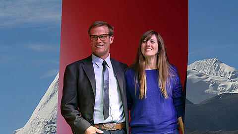 Conrad Anker mit seiner Frau, der Witwe von Alex Lowe. Die Leiche von Lowe wurde nun nach 16 Jahren in Tibet gefunden.