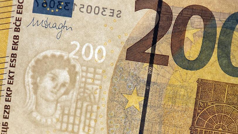 200-Euro-Scheine haben sich über die Jahre verändert, sind aber weiterhin gültig.