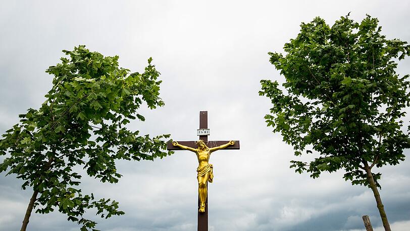 Symbol des Glaubens: Jesus am Kreuz. Symbol des Glaubens: Jesus am Kreuz.