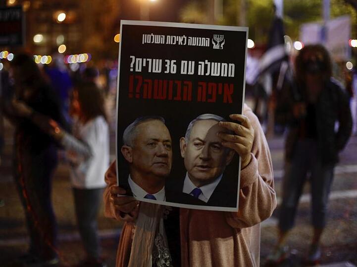 Protest gegen die neue Regierungskoalition unter Benny Gantz und Benjamin Netanjahu in Tel Aviv.