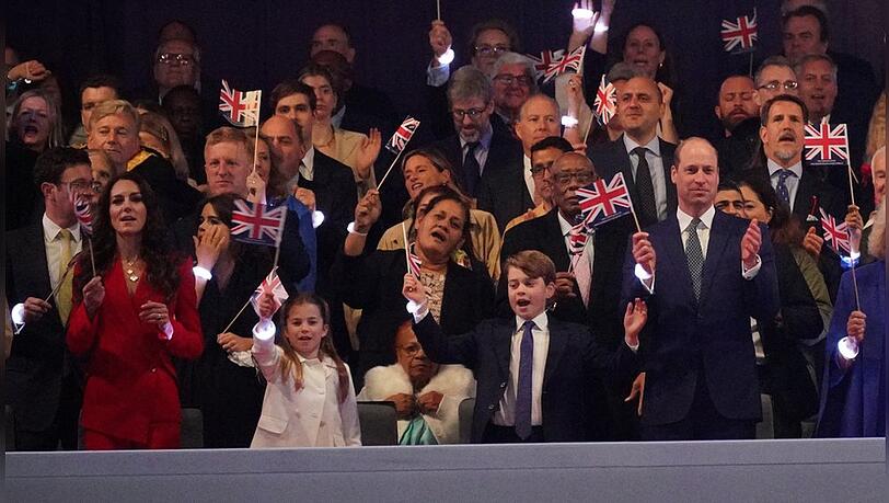 Süßer Auftritt: Die Kinder des Kronprinzenpaares, Charlotte und George, feierten ausgelassen beim Krönungskonzert für ihren Großvater König Charles.