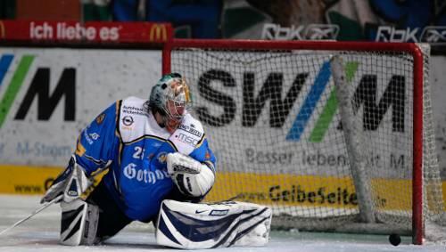 Kommt nur sporadisch zu seinen Einsätzen: EHC-Torwart Sebastian Elwing. Kommt nur sporadisch zu seinen Einsätzen: EHC-Torwart Sebastian Elwing.