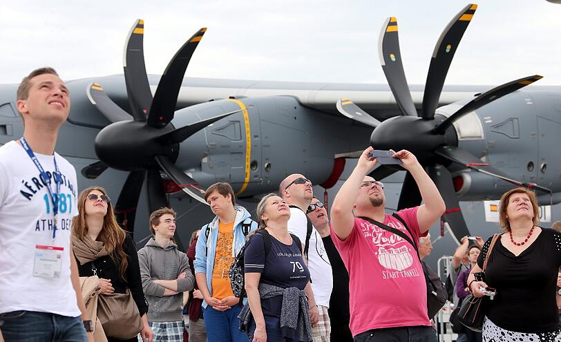 Bei der Internationalen Luft - und Raumfahrtausstellung in Berlin werden rund 230.000 Besucher erwartet.