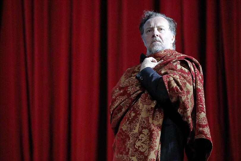 Christian Gerhaher ist nicht nur ein herausragender Liedinterpret: Derzeit probt er in der Bayerischen Staatsoper Mozarts Oper &bdquo;Le nozze di Figaro&ldquo;. In der Neuinszenierung von Christoph Loy singt er den Grafen Almaviva. Premiere ist am 26. Oktober, die zweite Vorstellung am 26. Oktober wird live ins Internet übertragen.