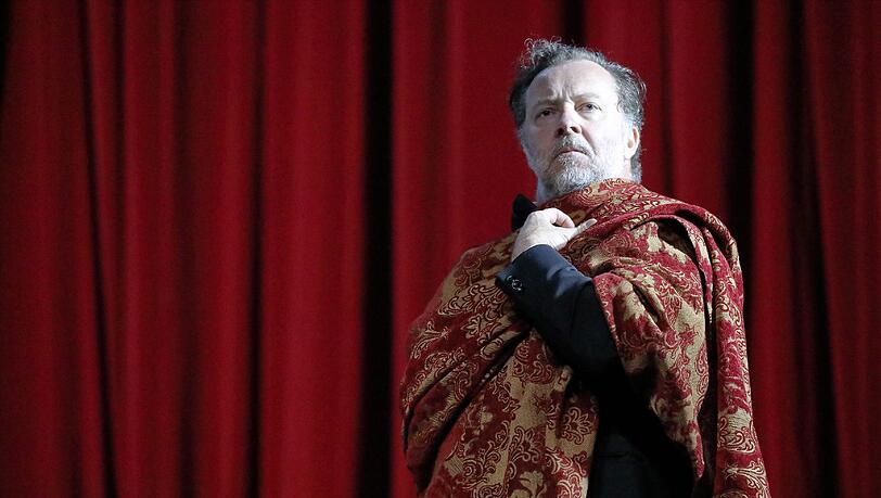 Christian Gerhaher ist nicht nur ein herausragender Liedinterpret: Derzeit probt er in der Bayerischen Staatsoper Mozarts Oper „Le nozze di Figaro“. In der Neuinszenierung von Christoph Loy singt er den Grafen Almaviva. Premiere ist am 26. Oktober, die zweite Vorstellung am 26. Oktober wird live ins Internet übertragen. Christian Gerhaher ist nicht nur ein herausragender Liedinterpret: Derzeit probt er in der Bayerischen Staatsoper Mozarts Oper „Le nozze di Figaro“. In der Neuinszenierung von Christoph Loy singt er den Grafen Almaviva. Premiere ist am 26. Oktober, die zweite Vorstellung am 26. Oktober wird live ins Internet übertragen.