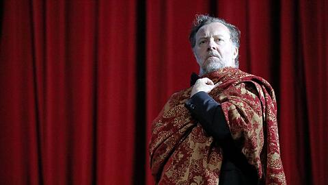 Christian Gerhaher ist nicht nur ein herausragender Liedinterpret: Derzeit probt er in der Bayerischen Staatsoper Mozarts Oper &bdquo;Le nozze di Figaro&ldquo;. In der Neuinszenierung von Christoph Loy singt er den Grafen Almaviva. Premiere ist am 26. Oktober, die zweite Vorstellung am 26. Oktober wird live ins Internet übertragen.