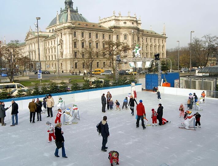 Der Eiszauber startet: Bis zum 19. Januar gibt wieder Schlittschuhvergnügen mitten am Stachus. Hier einige Impressionen aus den letzten Jahren...