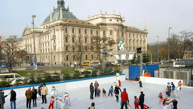 Der Eiszauber startet: Bis zum 19. Januar gibt wieder Schlittschuhvergnügen mitten am Stachus. Hier einige Impressionen aus den letzten Jahren...