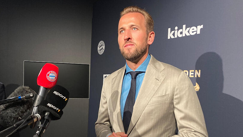 Harry Kane freut sich über die Auszeichnung mit dem «Goldenen Schuh» als Europas treffsicherster Torjäger der Saison 2023/24.