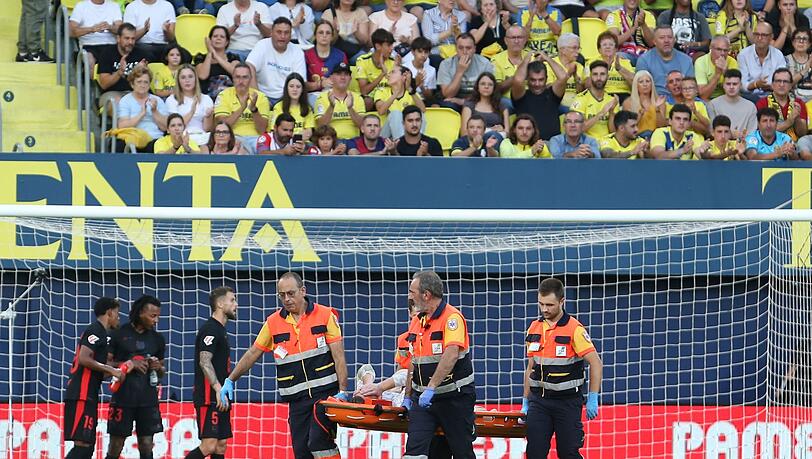 Barcelonas Torwart Marc-André ter Stegen hat sich schwer verletzt.