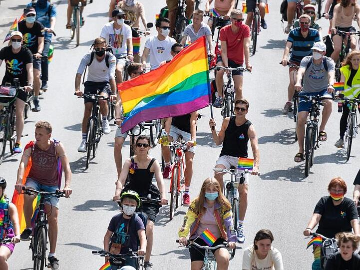Wegen der Corona-Pandemie fand der CSD in Hamburg als Fahrraddemo statt.