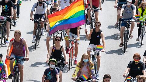 Wegen der Corona-Pandemie fand der CSD in Hamburg als Fahrraddemo statt.