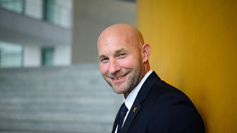 Sport-Staatsminister Ronald Rauhe hätte Olympia am liebsten im Jahr 2040 in Deutschland. (Archivbild) Sport-Staatsminister Ronald Rauhe hätte Olympia am liebsten im Jahr 2040 in Deutschland. (Archivbild)